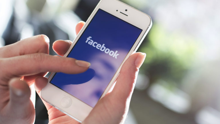 Facebook lidera en dispositivos móviles